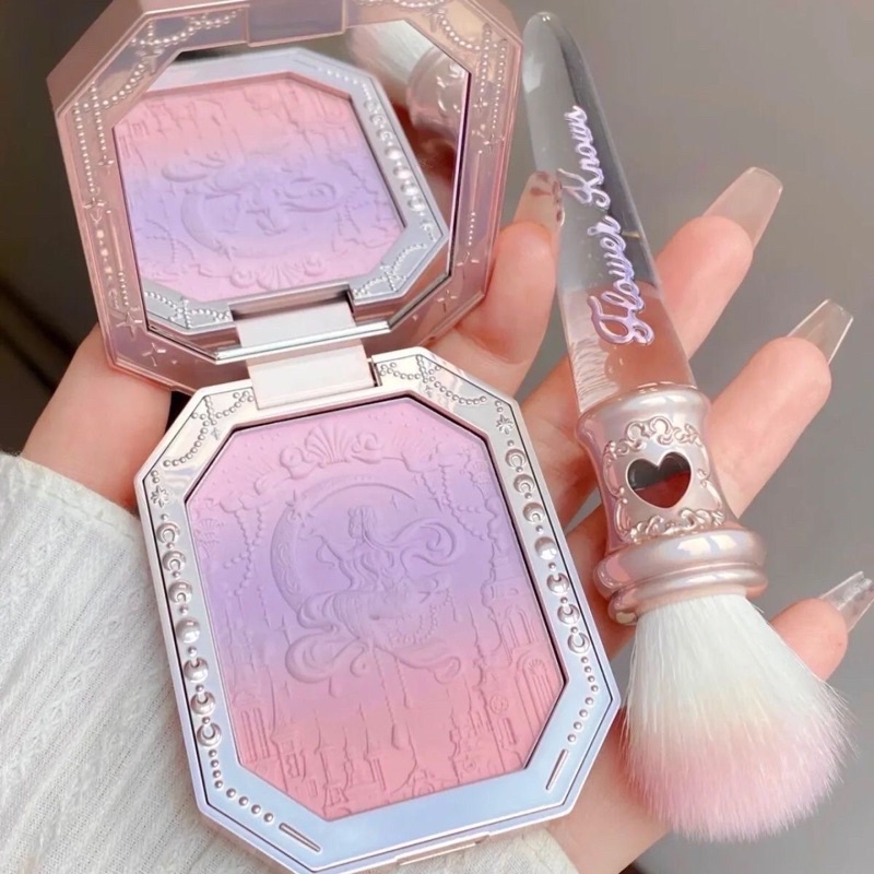 Cọ đánh phấn má Flower Knows - sẵn trắng mermaid