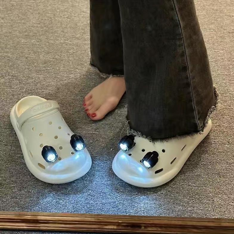 Dép cross có gắn đèn mini phát sáng size 36-45