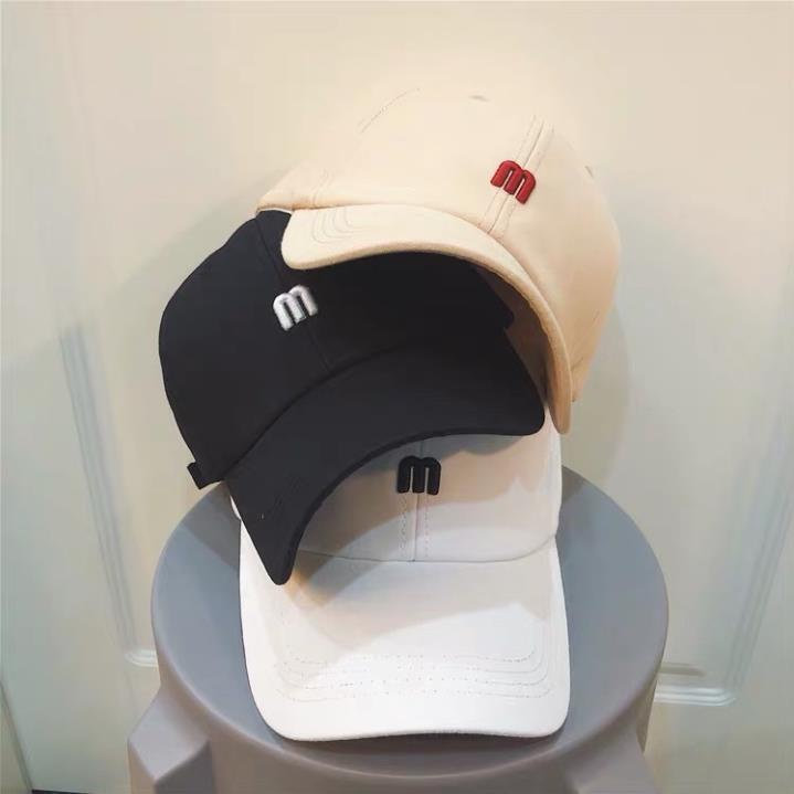 Mũ lưỡi trai thêu chữ M hời trang form unisex nam nữ Thời Trang Hàn Quốc T21