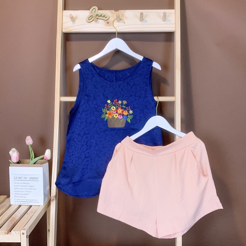 Đồ bộ áo lụa xước thêu hoa
