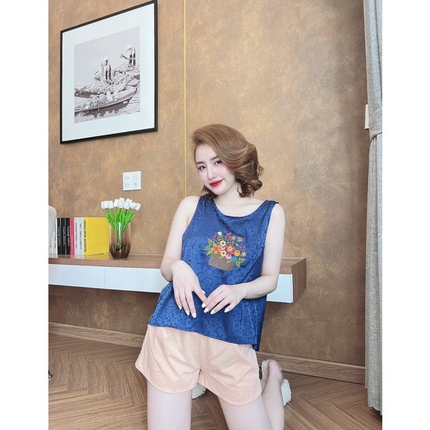 Đồ bộ áo lụa xước thêu hoa