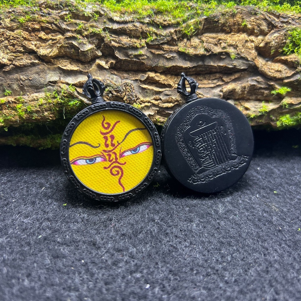 Tangka Mặt Dây Chuyền Hình Tròn Mắt Thần Tài Lộc Tangka Manjusri Dharma Màu Đen Phong Cách Dân Tộc Tây Tạng Dùng Khi Đi Du Lịch