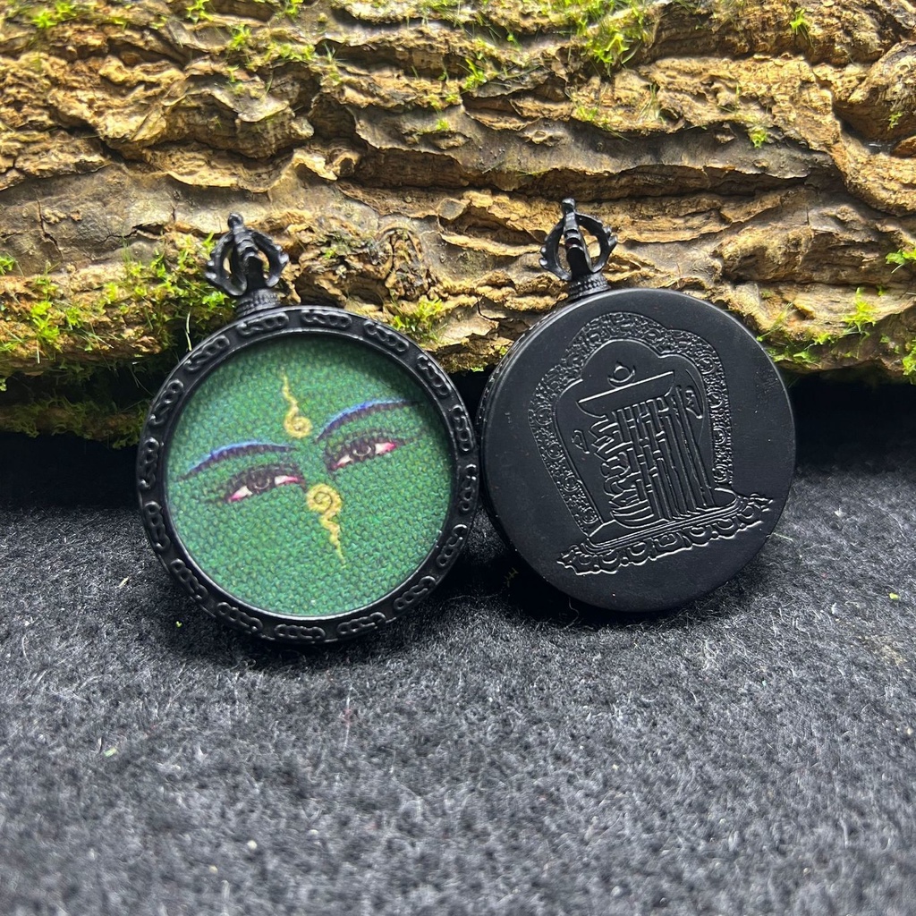 Tangka Mặt Dây Chuyền Hình Tròn Mắt Thần Tài Lộc Tangka Manjusri Dharma Màu Đen Phong Cách Dân Tộc Tây Tạng Dùng Khi Đi Du Lịch