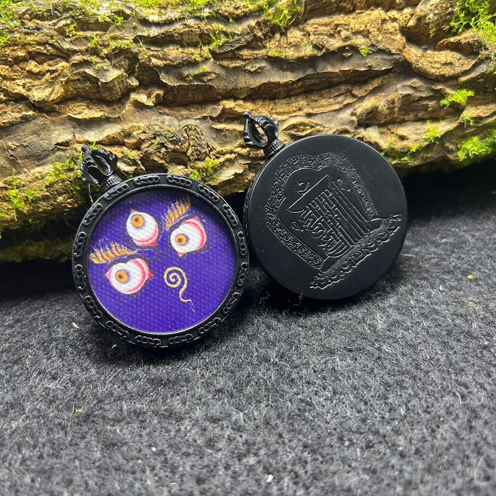 Tangka Mặt Dây Chuyền Hình Tròn Mắt Thần Tài Lộc Tangka Manjusri Dharma Màu Đen Phong Cách Dân Tộc Tây Tạng Dùng Khi Đi Du Lịch