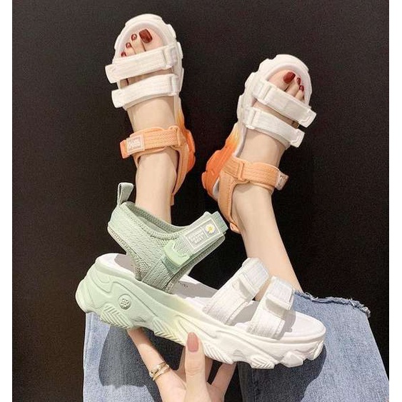 Dép nữ 2023 phong cách thể thao mùa hè mới, đế dày tăng chiều cao học sinh