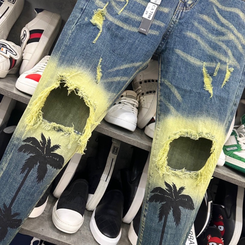 Quần jean bò nam Amiri skinny wash xanh vàng thủng gối tua viền dập hình cây dừa phong cách boy phố QJ227P | BigBuy360 - bigbuy360.vn