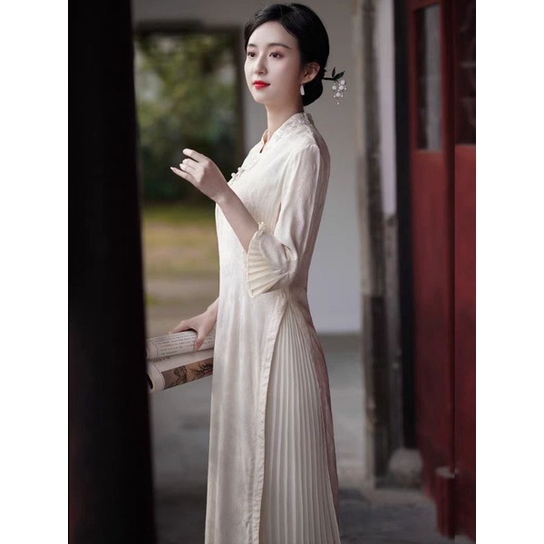 Đầm cổ điển cổ tàu thêu hoa phối tà xếp ly