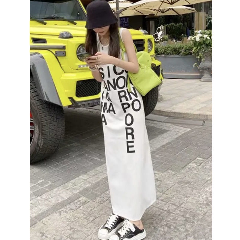 Đầm Midi Sát Nách Cổ Tròn In Chữ Thiết Kế Xẻ Tà Cá Tính