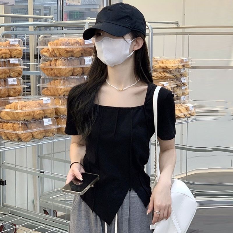 Áo Thun Nữ Ngắn Tay Cổ Vuông Xẻ Tà Lệch Vai Màu Đen Thời Trang