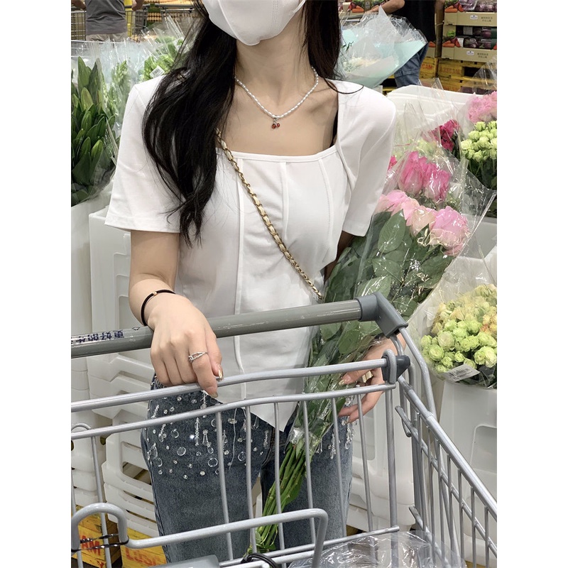 Áo Thun Nữ Ngắn Tay Cổ Vuông Xẻ Tà Lệch Vai Màu Đen Thời Trang