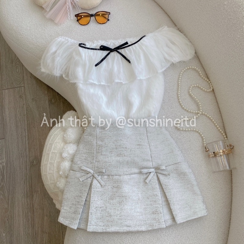 Set Áo Trễ Vai Kim Sa Tơ Hàn Nơ Đen Kèm Chân Váy Chữ A Màu Kem Xẻ 2 Bên