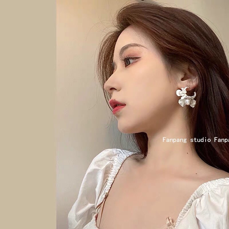 Bông Tai Hình Hoa Đính Ngọc Trai Thiết Kế Tinh Tế Thời Trang Cho Nữ