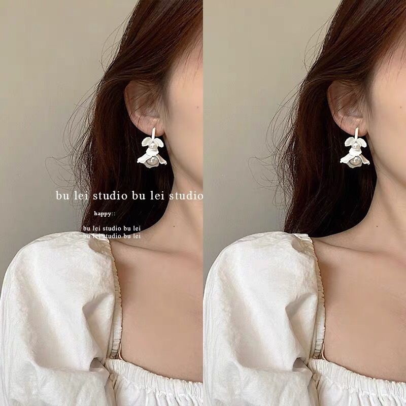 Bông Tai Hình Hoa Đính Ngọc Trai Thiết Kế Tinh Tế Thời Trang Cho Nữ