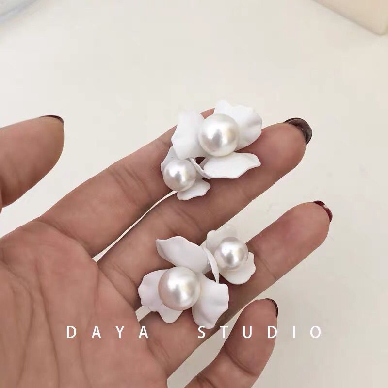 Bông Tai Hình Hoa Đính Ngọc Trai Thiết Kế Tinh Tế Thời Trang Cho Nữ
