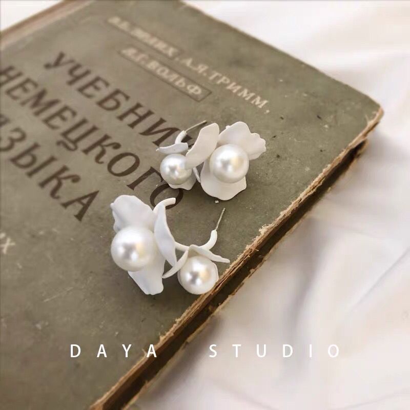 Bông Tai Hình Hoa Đính Ngọc Trai Thiết Kế Tinh Tế Thời Trang Cho Nữ