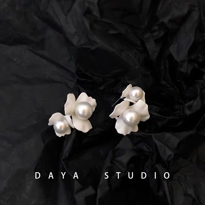 Bông Tai Hình Hoa Đính Ngọc Trai Thiết Kế Tinh Tế Thời Trang Cho Nữ