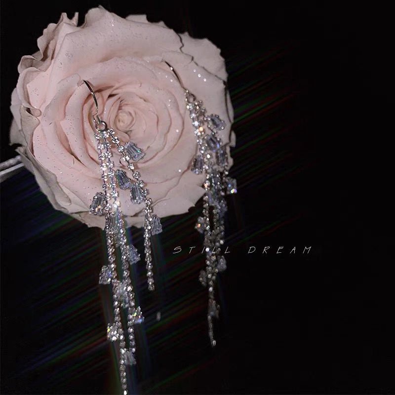 Khuyên Tai Tua Rua Dài Đính Đá Lấp Lánh Thời Trang Hàn Quốc