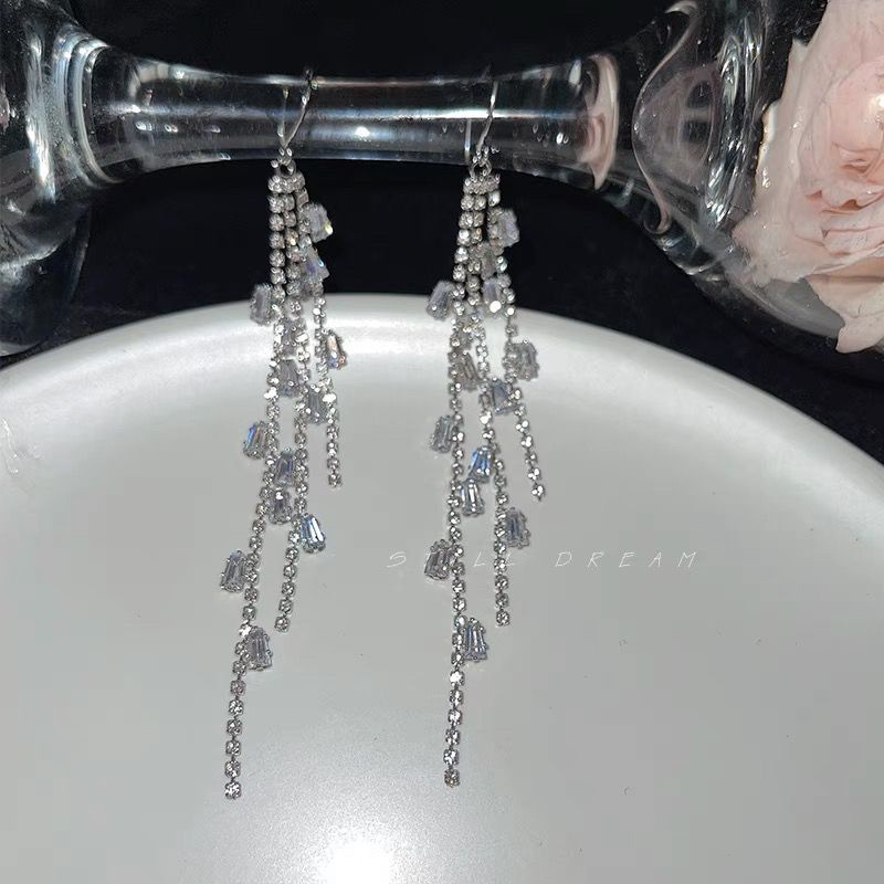 Khuyên Tai Tua Rua Dài Đính Đá Lấp Lánh Thời Trang Hàn Quốc