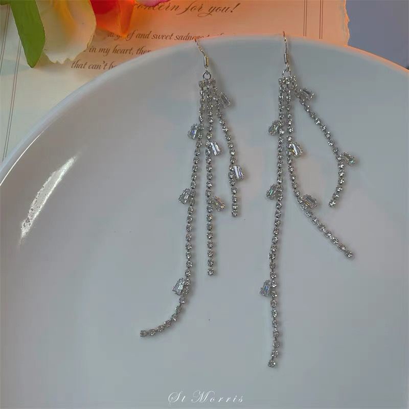 Khuyên Tai Tua Rua Dài Đính Đá Lấp Lánh Thời Trang Hàn Quốc