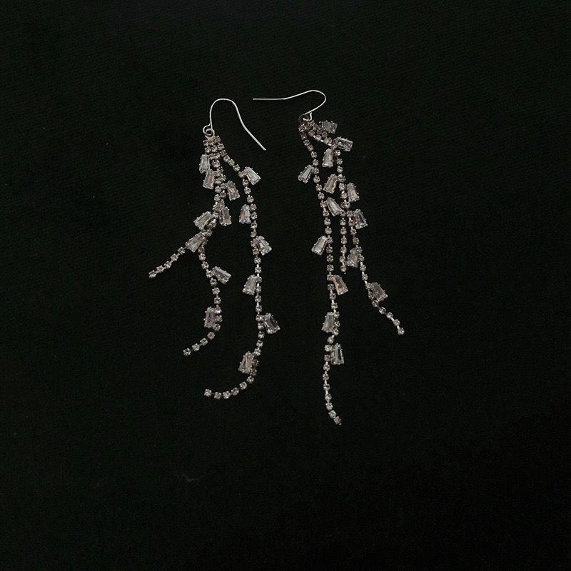 Khuyên Tai Tua Rua Dài Đính Đá Lấp Lánh Thời Trang Hàn Quốc