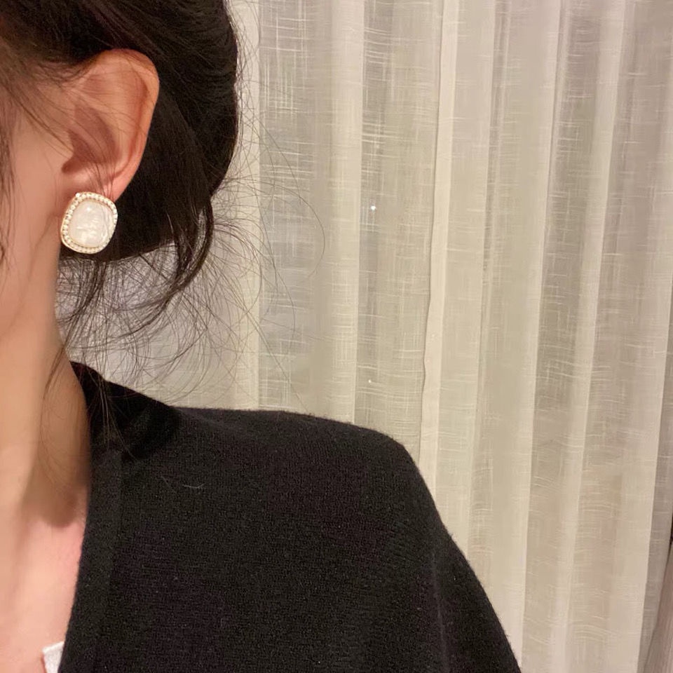 Bông Tai Đính Đá Vỏ Sò Trắng Phong Cách Hong Kong Cổ Điển Thời Trang Cao Cấp Cho Nữ