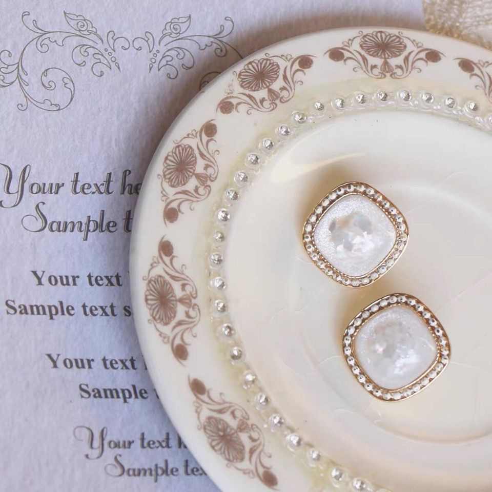 Bông Tai Đính Đá Vỏ Sò Trắng Phong Cách Hong Kong Cổ Điển Thời Trang Cao Cấp Cho Nữ