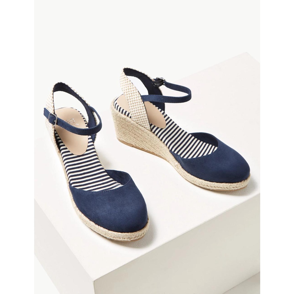 Xuồng xuất dư Mark Spencer