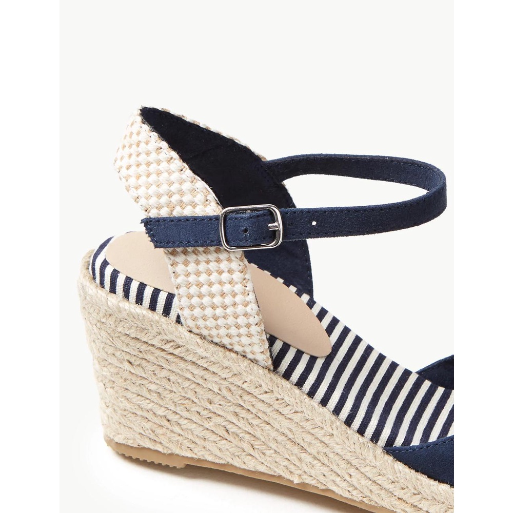 Xuồng xuất dư Mark Spencer