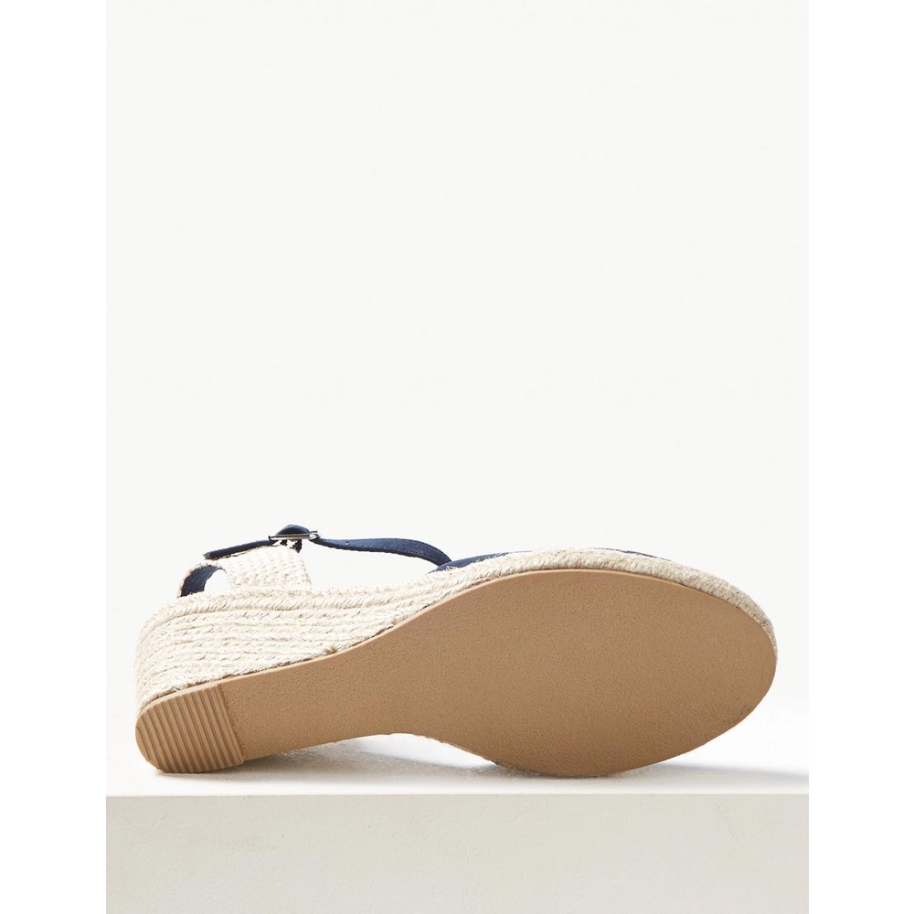 Xuồng xuất dư Mark Spencer