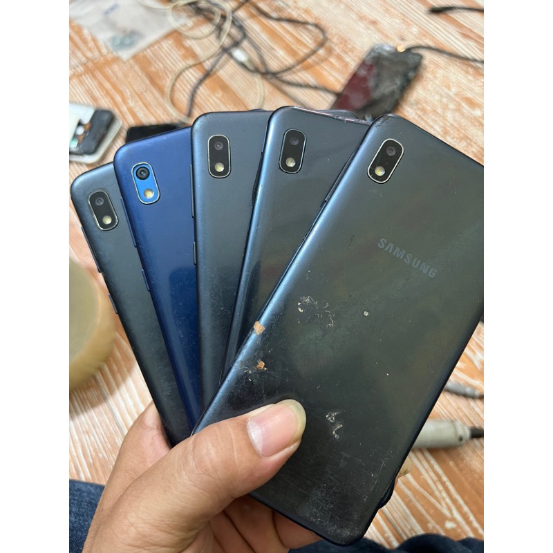 Xác điện thoại Samsung A10 hư màn hình,mã A105,bao main rin full chức năng. BH 1 năm