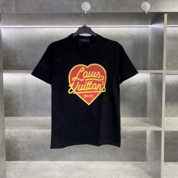 Áo thun nam nữ Louis Vuitton trái tim cổ tròn Áo Phông LV in hình thiết kế đẹp mắt trẻ trung năng động