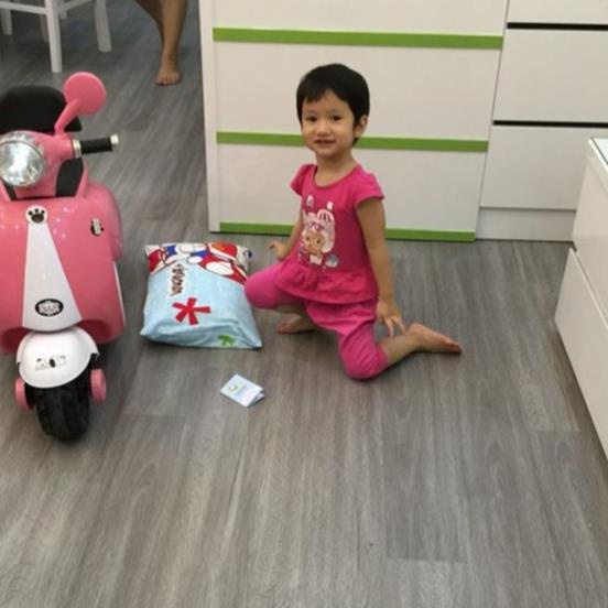 Sàn Nhựa Giả Vân Gỗ Sẵn Keo Tự Thi Công Dày 2mm Hàng loại 1 sàn nhựa bóc dán