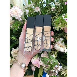 Kem nền Nars Natural Radiant Longwear Foundation