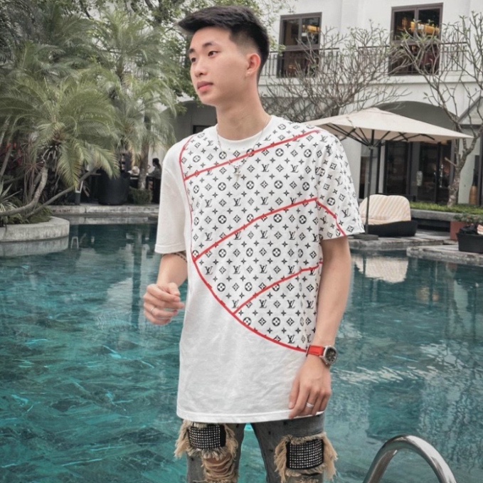 Áo phông nam nữ Premium Cotton dập vân hoa chữ Eo Vì monogram bán cầu vạch kẻ đỏ nửa áo thêu logo Cực Chất | BigBuy360 - bigbuy360.vn