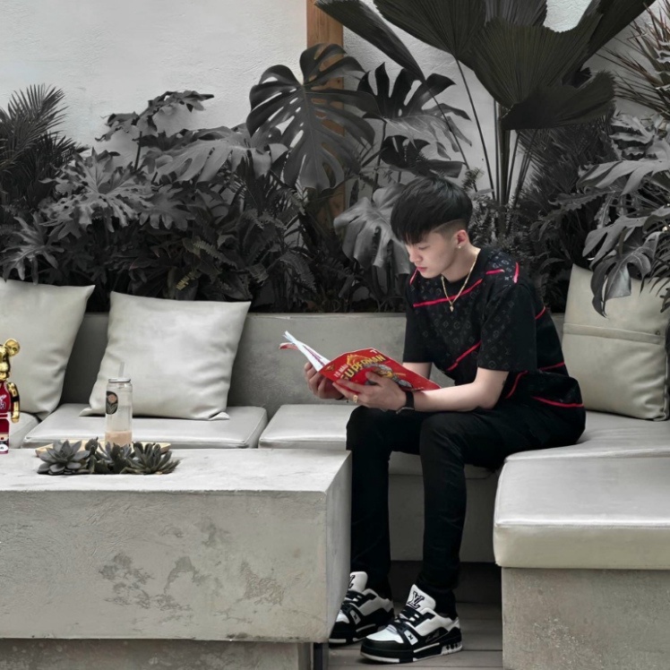 Áo phông nam nữ Premium Cotton dập vân hoa chữ Eo Vì monogram bán cầu vạch kẻ đỏ nửa áo thêu logo Cực Chất | BigBuy360 - bigbuy360.vn