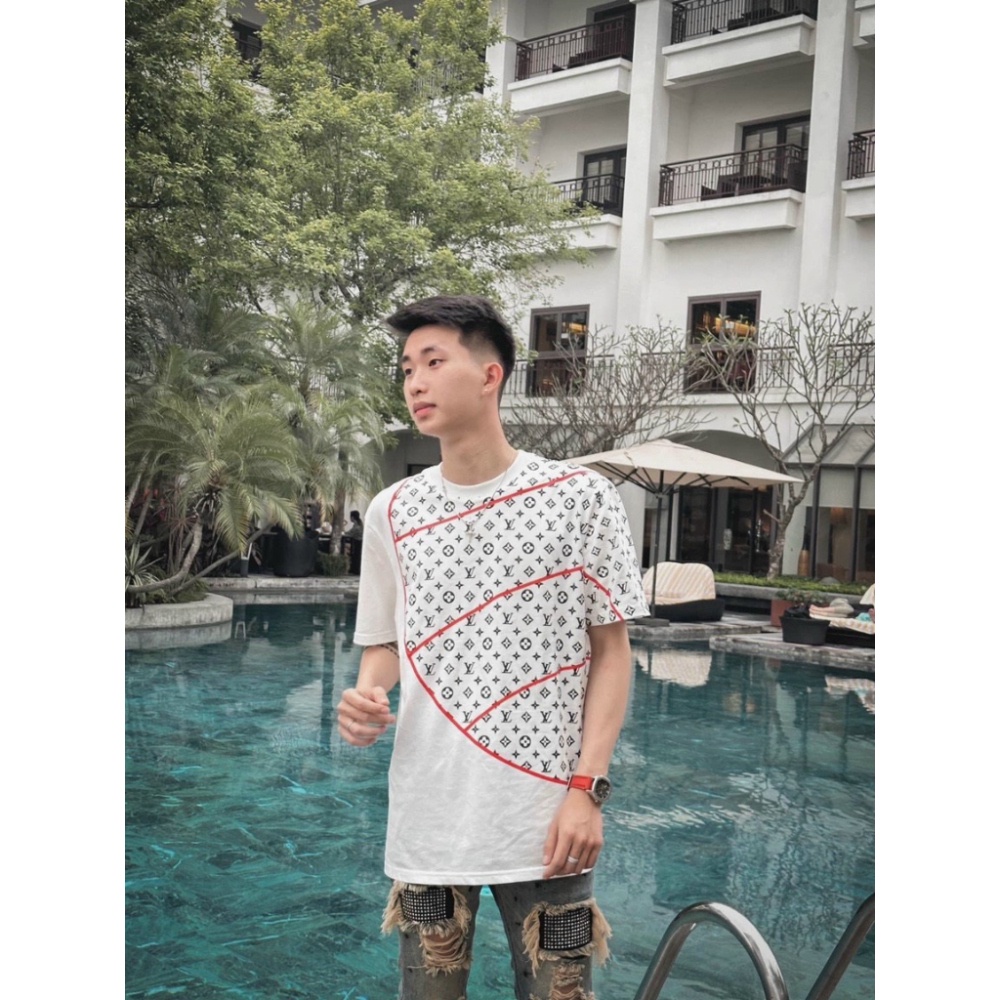 Áo phông nam nữ Premium Cotton dập vân hoa chữ Eo Vì monogram bán cầu vạch kẻ đỏ nửa áo thêu logo Cực Chất | BigBuy360 - bigbuy360.vn