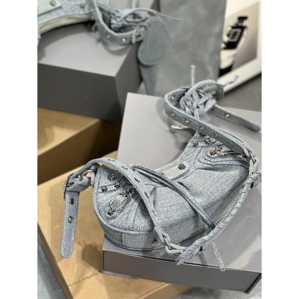 Túi xách nữ chất vải bò denim sz25cm phụ kiện đính đá sáng choang fullbox