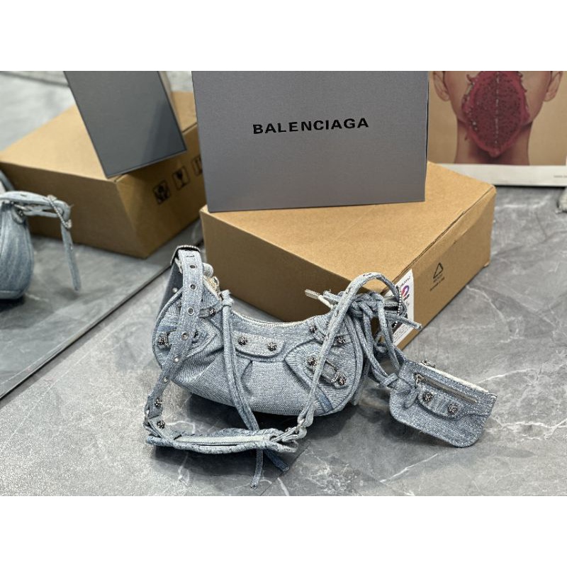 Túi xách nữ chất vải bò denim sz25cm phụ kiện đính đá sáng choang fullbox