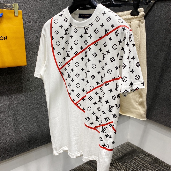 Áo phông nam nữ Premium Cotton dập vân hoa chữ Eo Vì monogram bán cầu vạch kẻ đỏ nửa áo thêu logo Cực Chất | BigBuy360 - bigbuy360.vn