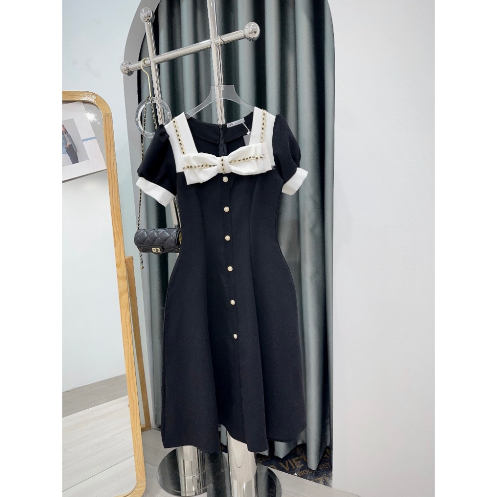 Váy Thiết Kế Dáng Dài Cổ Vuông, Đính Nơ Ngực, Chất Tuyết Mưa Siêu Sang