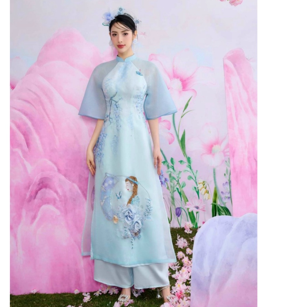 Áo dài cách tân nữ chất tơ organza xanh thiết kế áo 4 tà đính kết họa tiết nổi hình thiếu nữ - Áo Dài Sài Gòn H&T