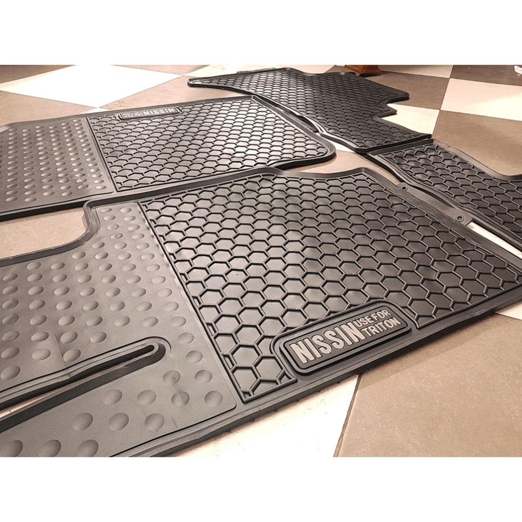 Thảm Lót Sàn Mitsubishi Triton bộ 2 hàng ghế nguyên khối cho xe thương hiệu Nissin