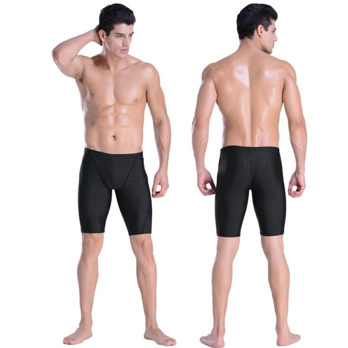 Quần bơi nam lửng màu đen ánh vảy cá Yuke YY1259 có dây rút, vải lót bên trong.