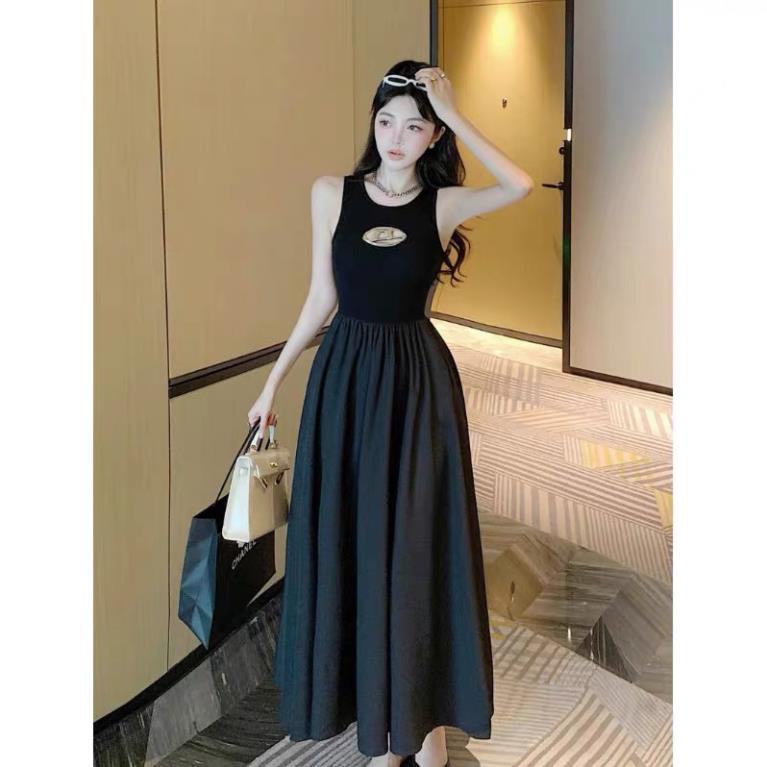 Đầm maxy ba lỗ năng động, váy đen dài phối chữ