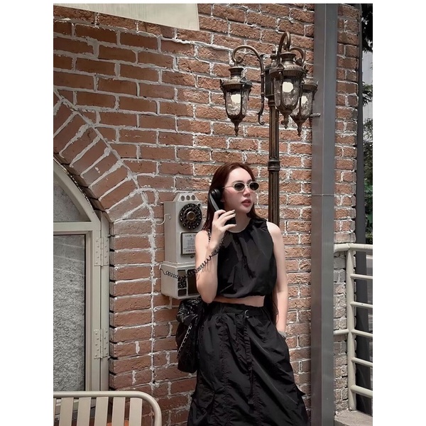 Set áo croptop + chân váy túi hộp màu đen