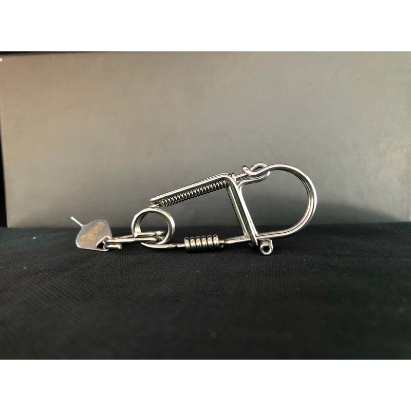Móc khóa inox thủ công phối titan