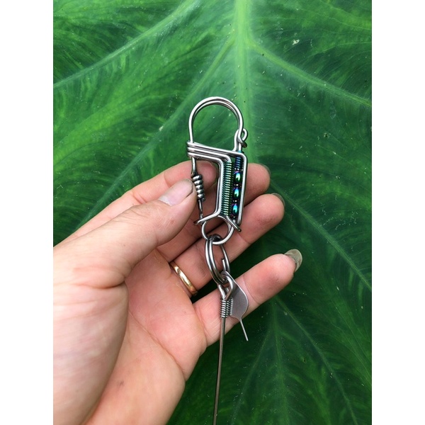 Móc khóa inox thủ công phối titan
