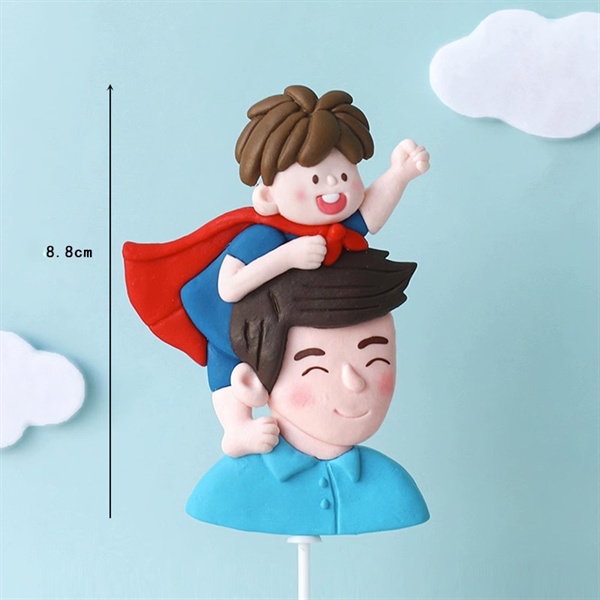 Trang trí gốm mềm bố áo xanh cõng con trai áo choàng đỏ