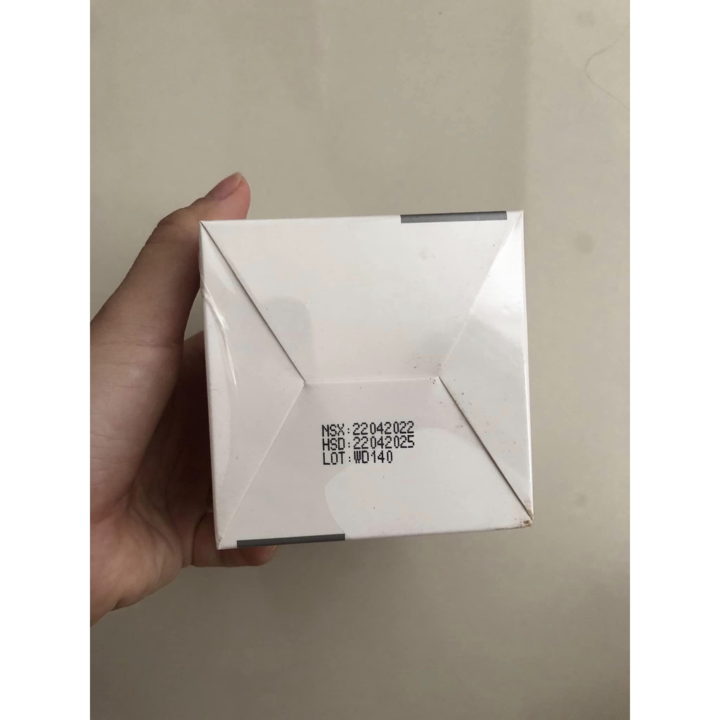 -  Kem Kim Cương Trắng Hồng Căng Bóng Thu Nhỏ Chân Lông Nâng Tông Trẻ Hóa 30gr