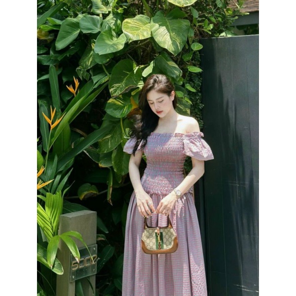 Đầm maxi caro nhúng ngực tay bồng
